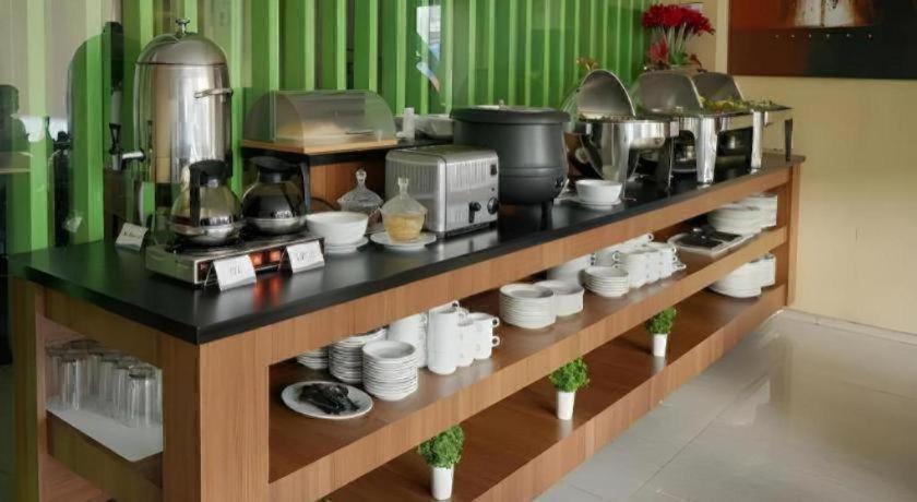 Hotel Aswin And Makassar
