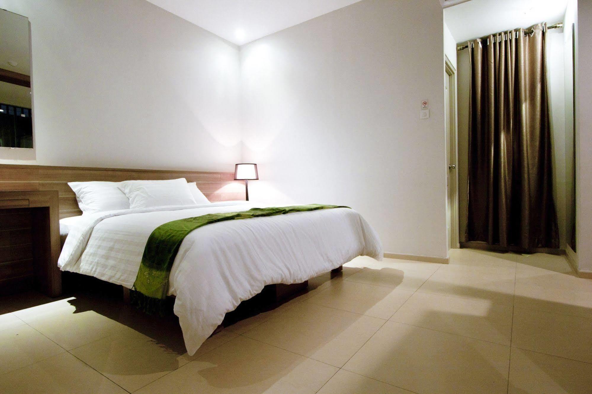 Aswin And 3* Makassar
